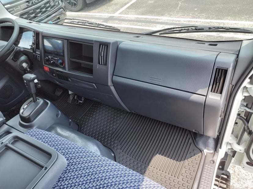 2025 Chevrolet Low Cab Forward 5500 XG - Image 9