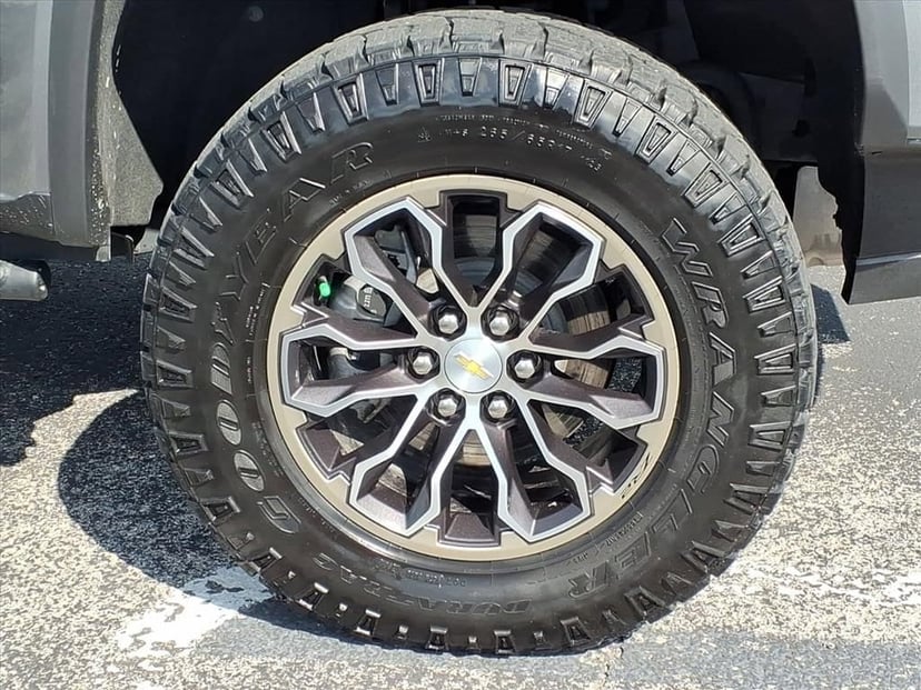 2022 Chevrolet Colorado - Image 10