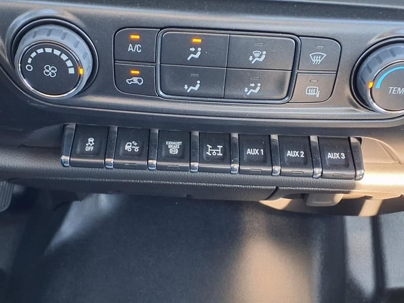 2023 Chevrolet Silverado 5500 HD - Image 9