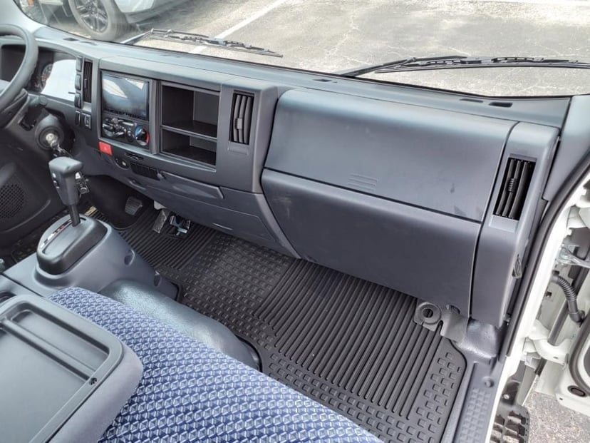 2025 Chevrolet Low Cab Forward 5500 XG - Image 9