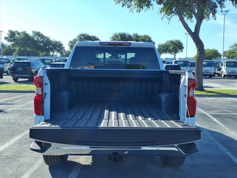2026 Chevrolet Silverado 1500 - Image 3