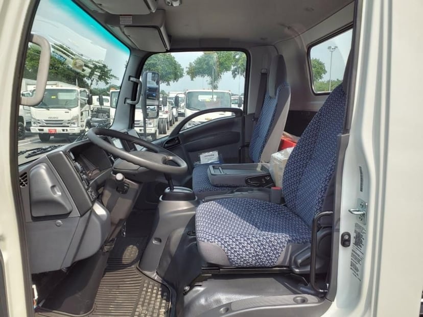 2025 Chevrolet Low Cab Forward 5500 XG - Image 7
