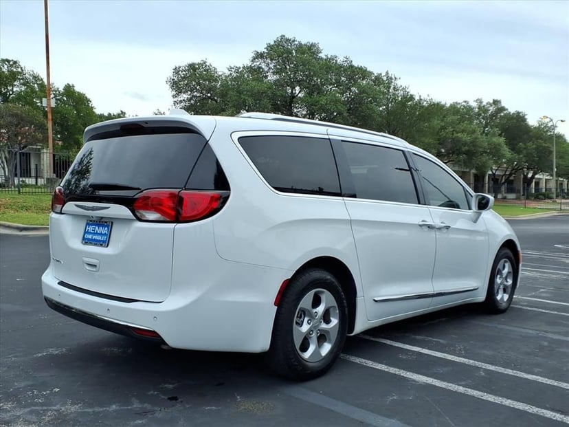 2017 Chrysler Pacifica - Image 6