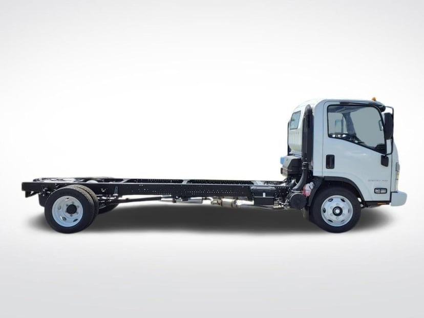 2025 Chevrolet Low Cab Forward 5500 XG - Image 3
