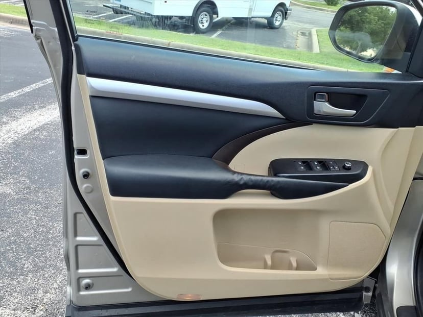 2014 Toyota Highlander - Image 8