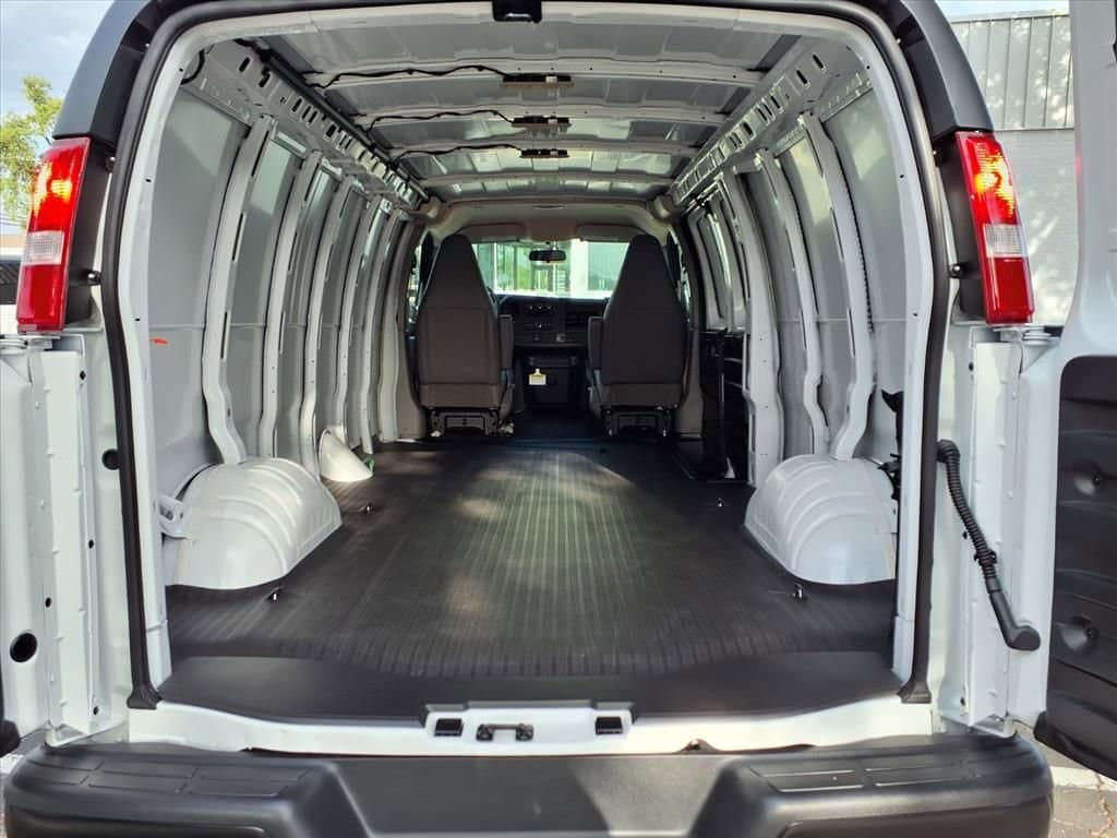 2026 Chevrolet Express Cargo - Image 11