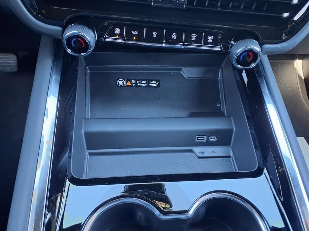 2026 Chevrolet Suburban - Image 19