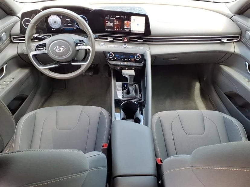 2023 Hyundai Elantra - Image 16