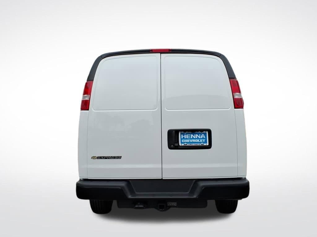 2026 Chevrolet Express Cargo - Image 4