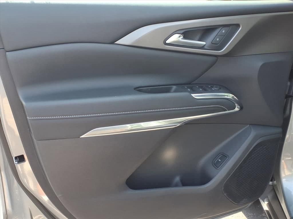 2025 Chevrolet Traverse - Image 12
