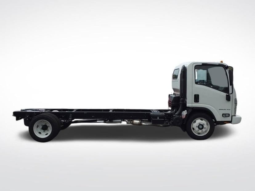 2025 Chevrolet Low Cab Forward 5500 XG - Image 3