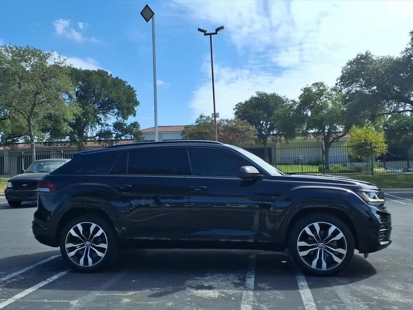 2022 Volkswagen Atlas Cross Sport - Image 1