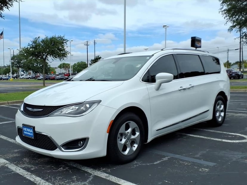 2017 Chrysler Pacifica - Image 12