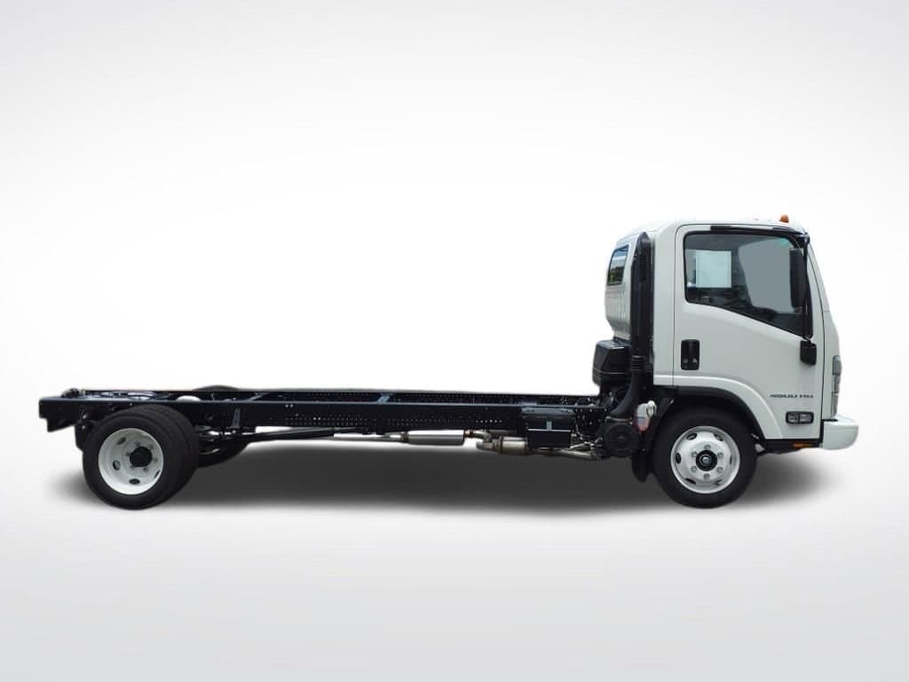 2025 Chevrolet Low Cab Forward 4500 HG - Image 3