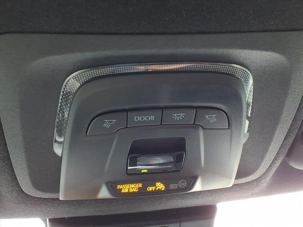 2025 Toyota Corolla - Image 32