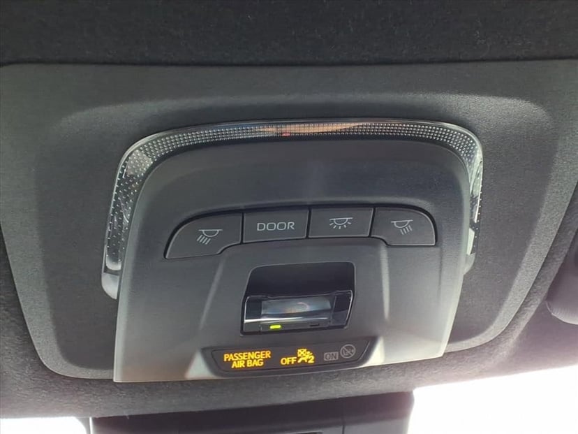 2025 Toyota Corolla - Image 31