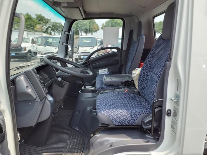 2025 Chevrolet Low Cab Forward 5500 XG - Image 7