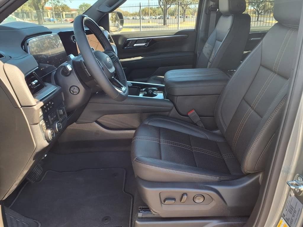 2026 Chevrolet Suburban - Image 6