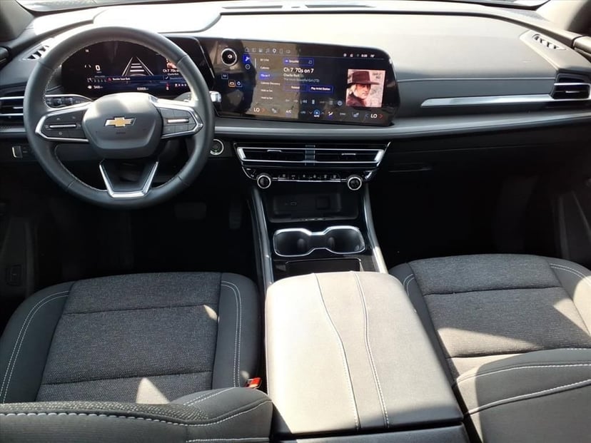 2025 Chevrolet Traverse - Image 18