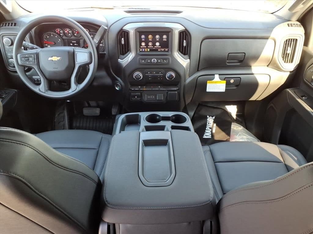 2026 Chevrolet Silverado 3500 HD Chassis Cab - Image 25