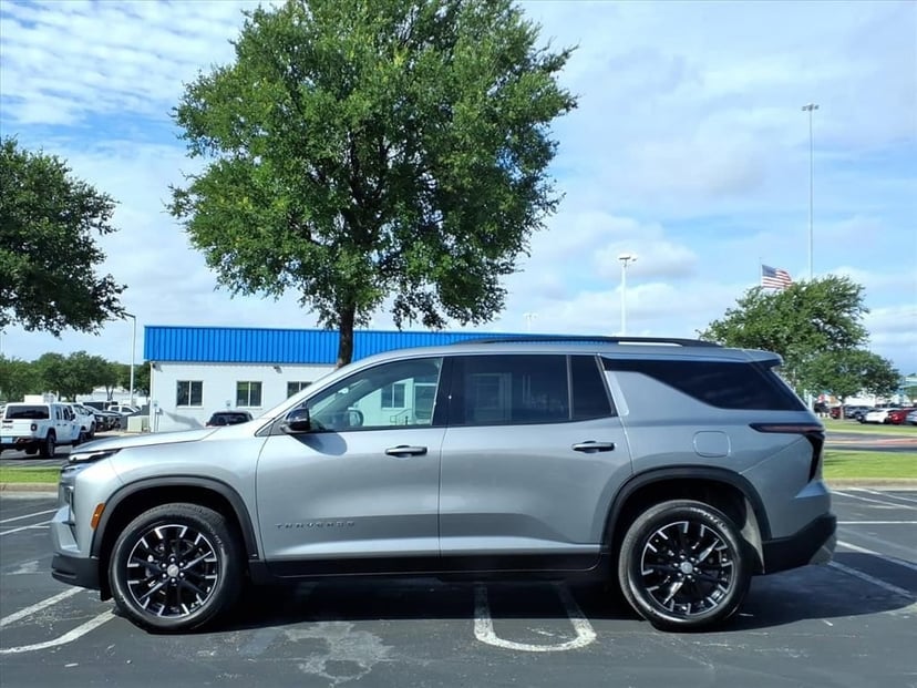 2025 Chevrolet Traverse - Image 8