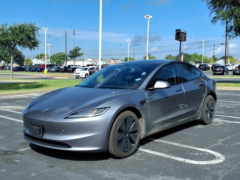 2025 Tesla Model 3 - Image 10