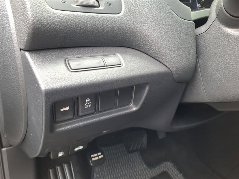 2017 Nissan Altima - Image 22