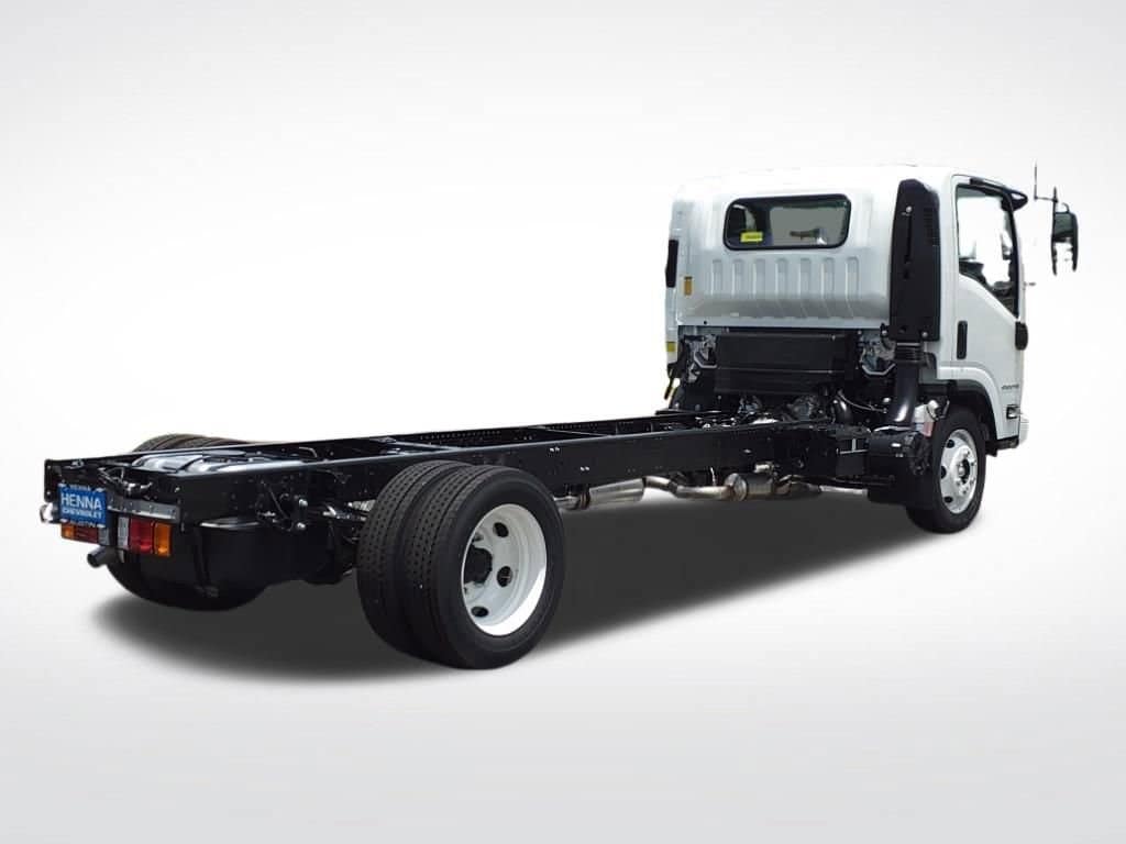 2025 Chevrolet Low Cab Forward 4500 HG - Image 4