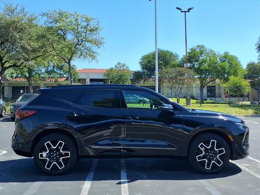 2023 Chevrolet Blazer - Image 3
