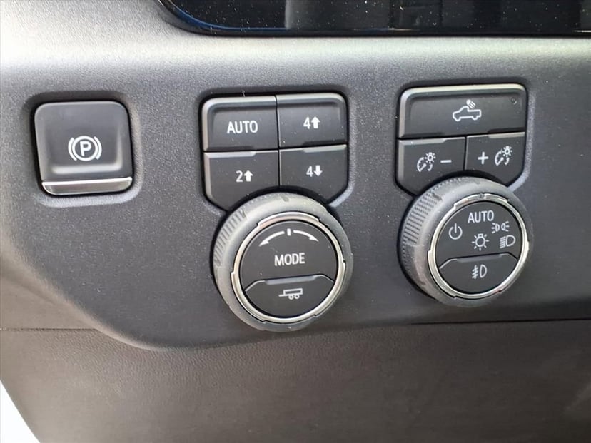 2026 Chevrolet Silverado 1500 - Image 10