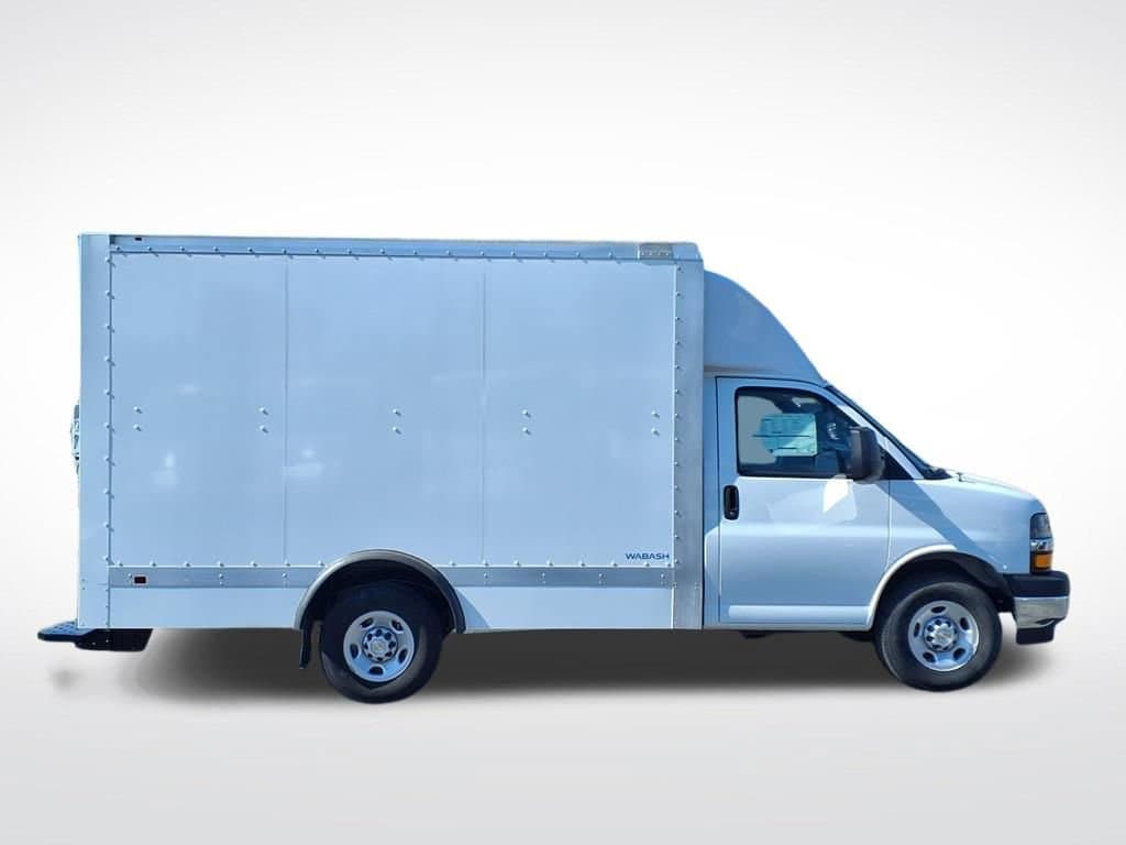 2025 Chevrolet Express Cutaway 3500 - Image 3