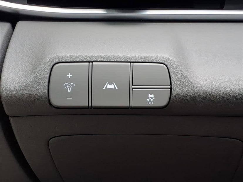 2023 Hyundai Elantra - Image 25