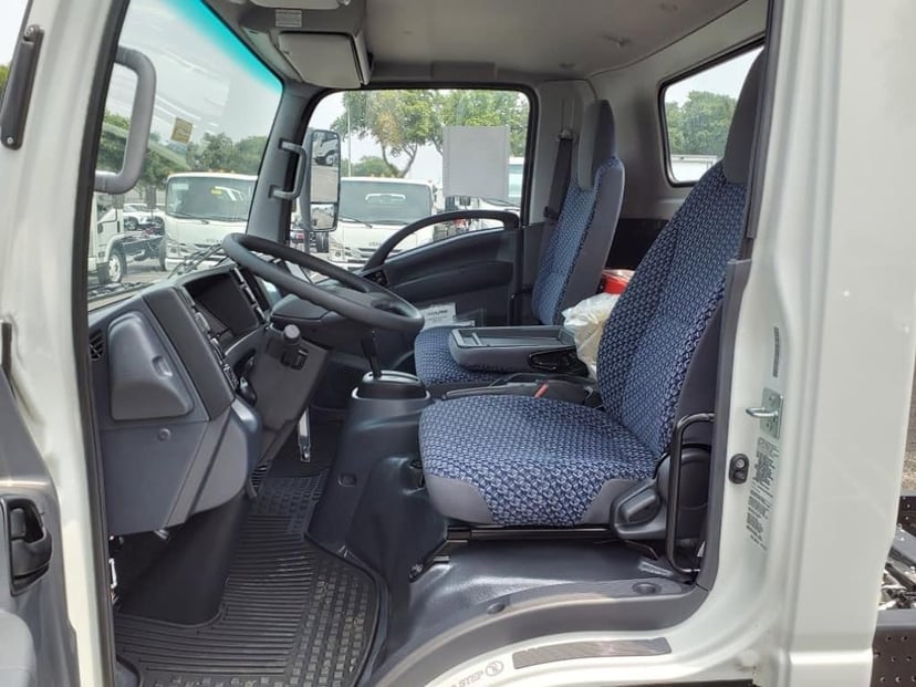 2025 Chevrolet Low Cab Forward 5500 XG - Image 7