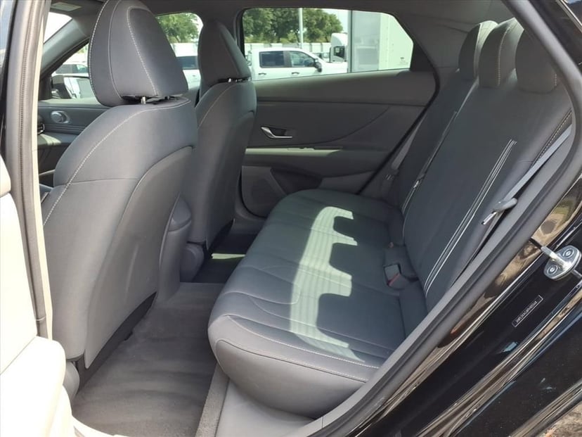 2023 Hyundai Elantra - Image 15