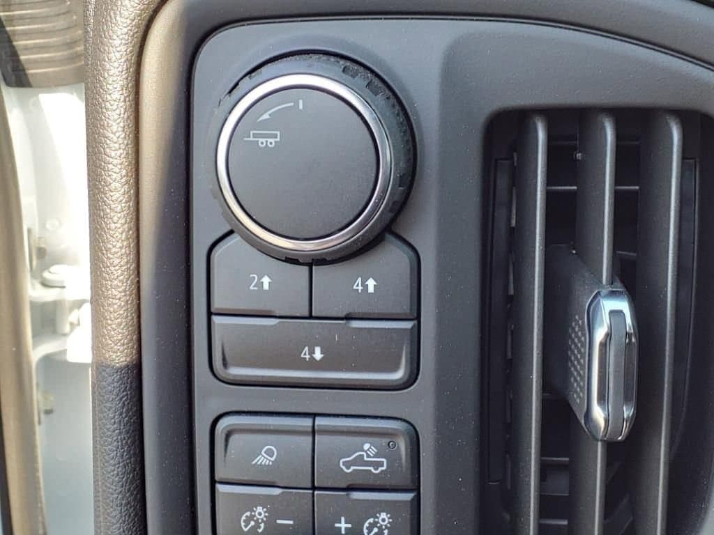 2024 Chevrolet Silverado 3500 HD Chassis Cab - Image 9