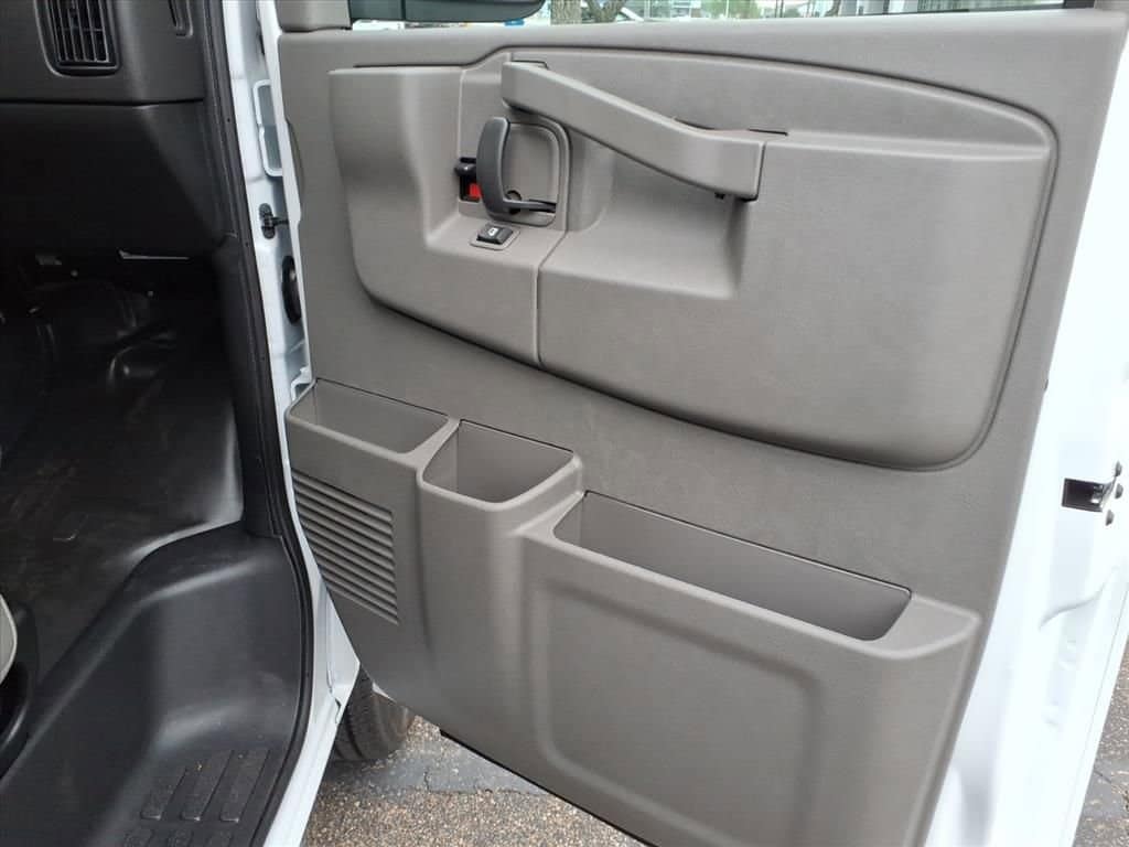 2026 Chevrolet Express Cargo - Image 18