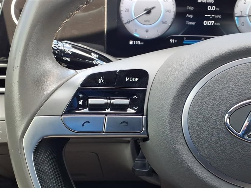 2023 Hyundai Elantra - Image 23