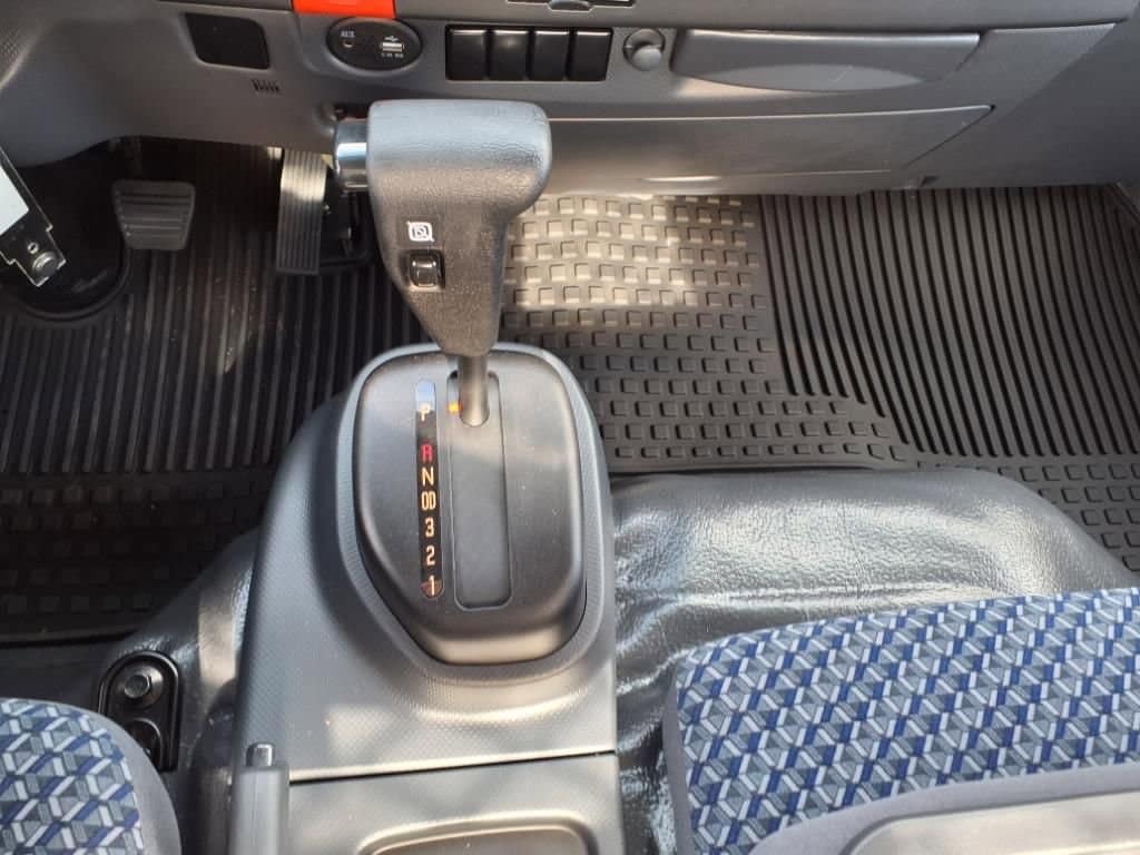 2025 Chevrolet Low Cab Forward 5500 XG - Image 17