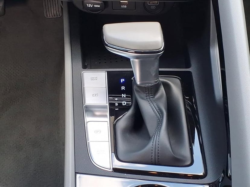 2023 Hyundai Elantra - Image 18