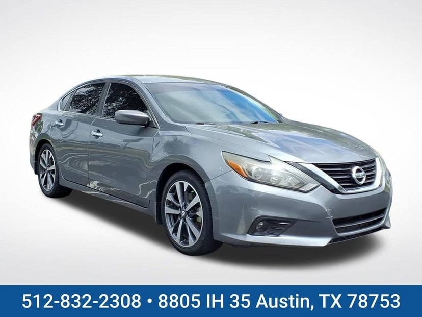 2017 Nissan Altima - Image 2