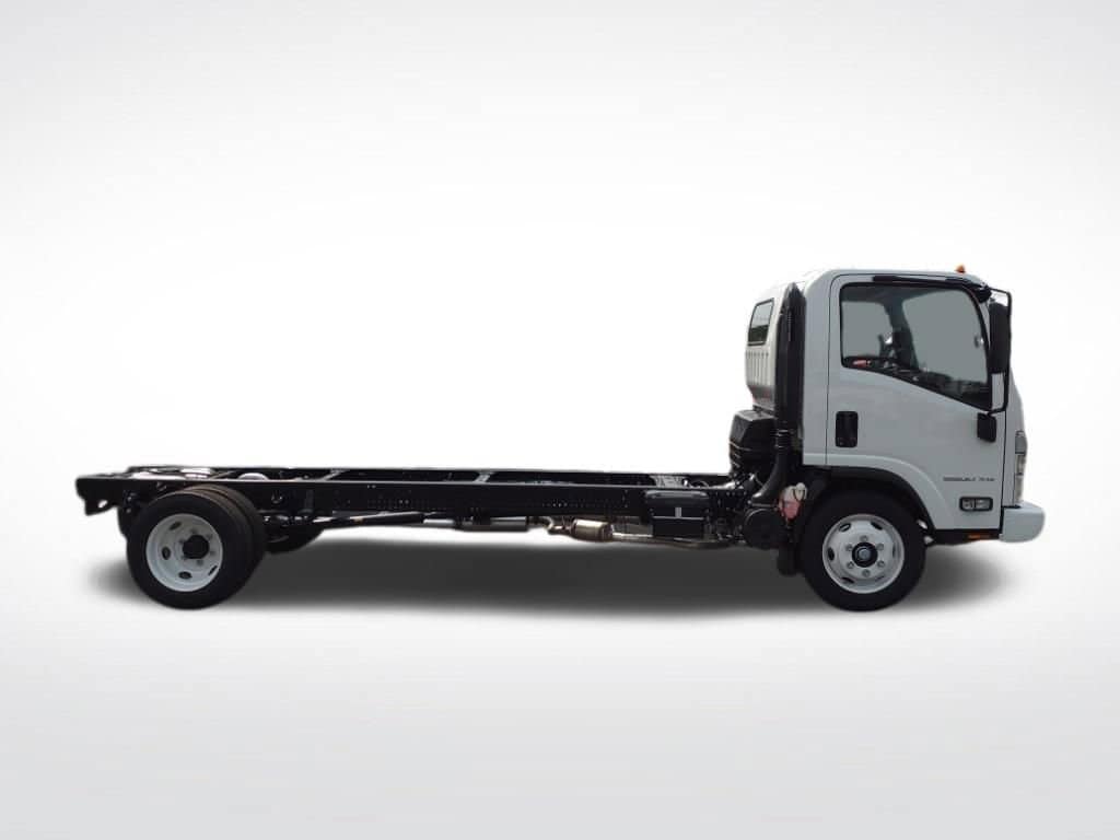 2025 Chevrolet Low Cab Forward 5500 XG - Image 3