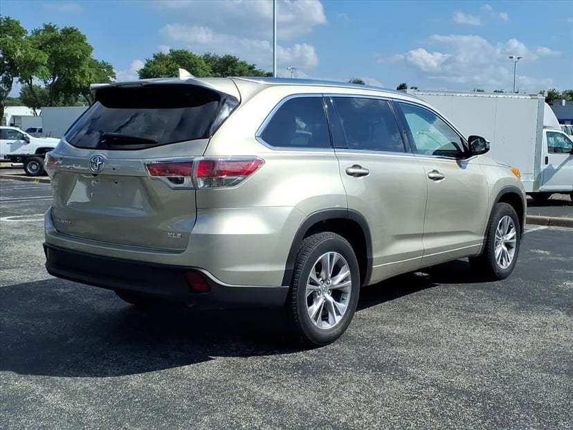 2014 Toyota Highlander - Image 3