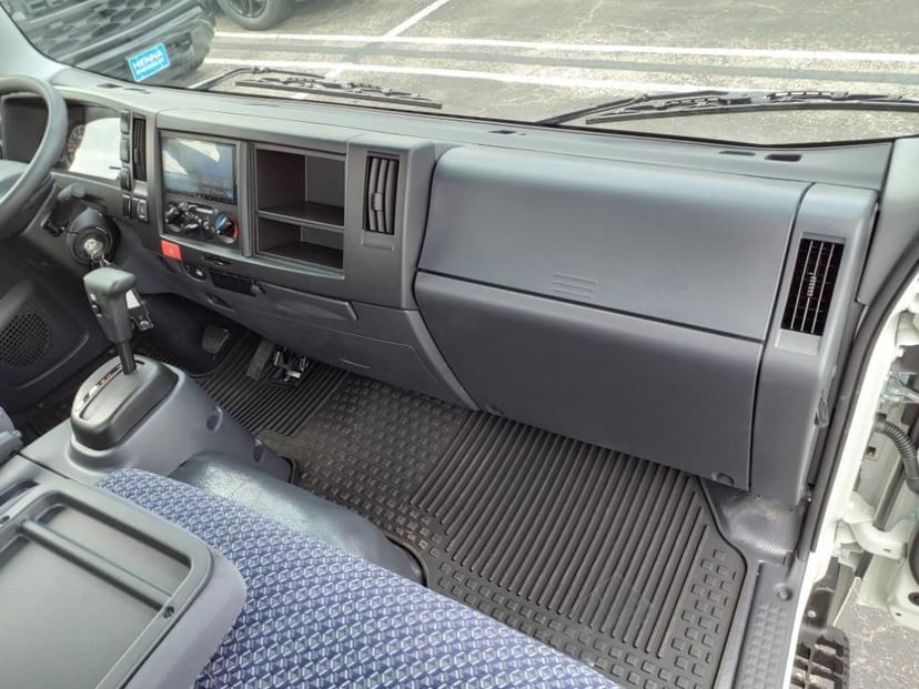 2025 Chevrolet Low Cab Forward 5500 XG - Image 9