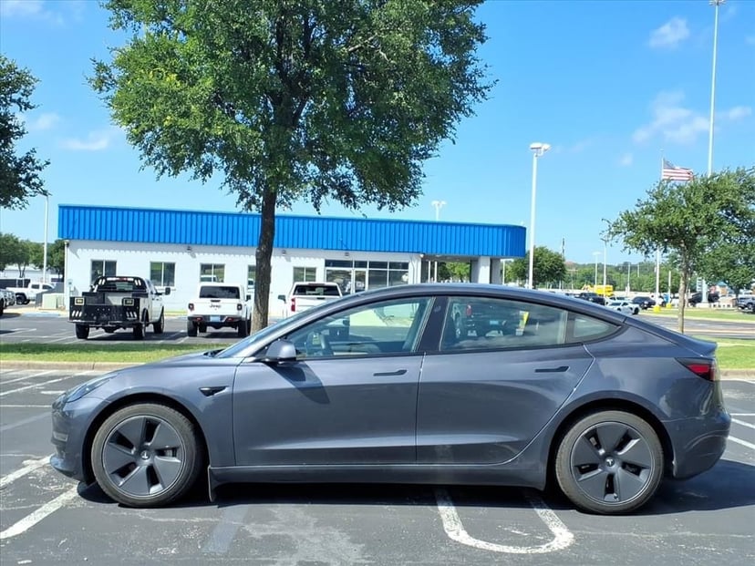 2023 Tesla Model 3 - Image 8