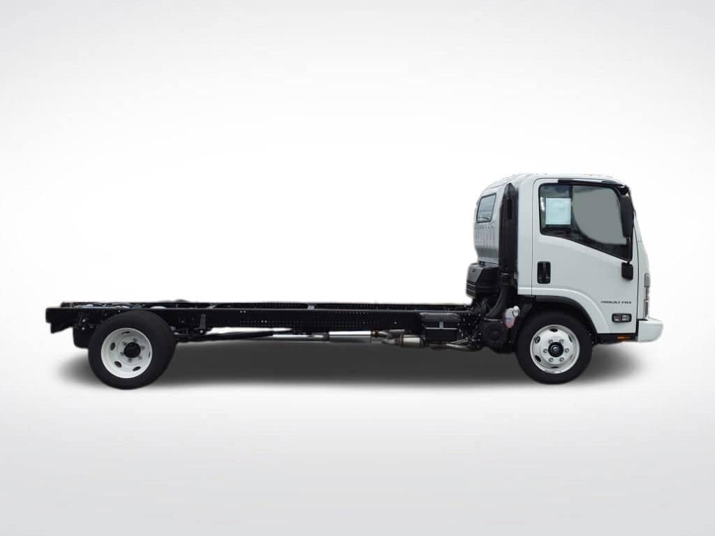 2025 Chevrolet Low Cab Forward 4500 HG - Image 3