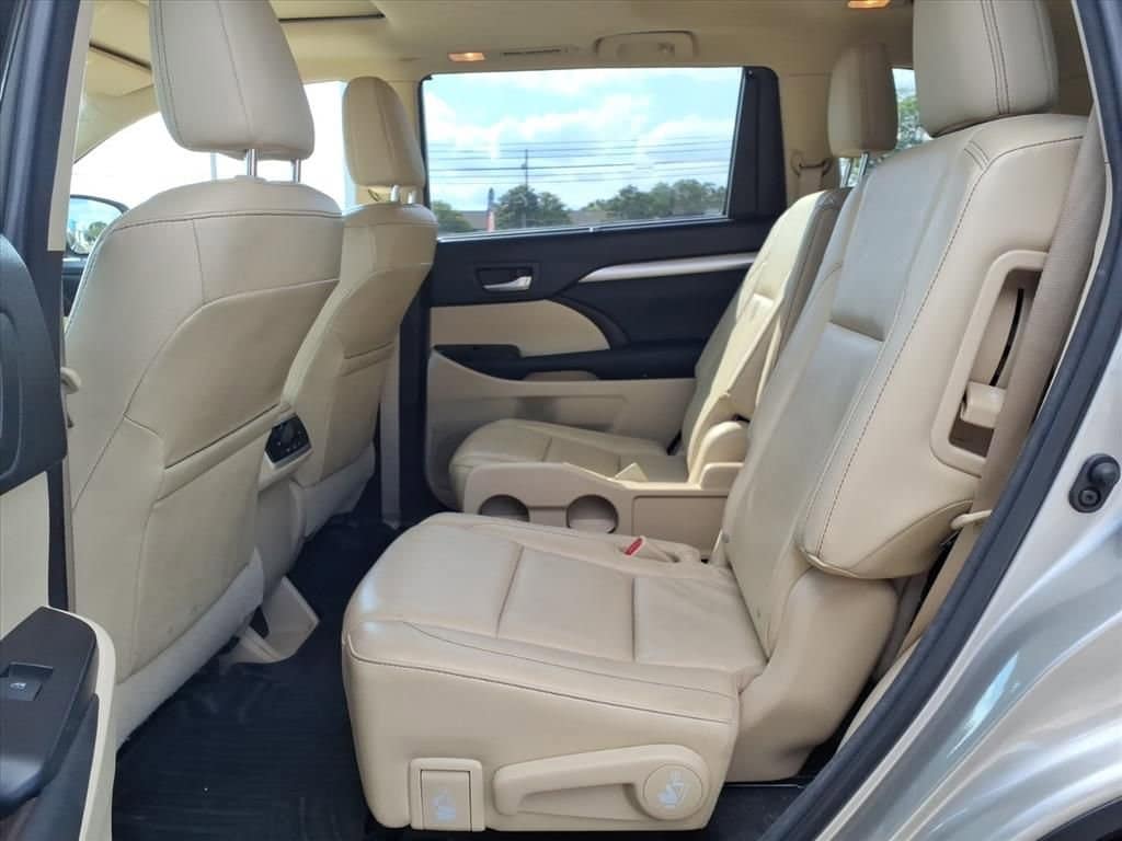 2014 Toyota Highlander - Image 13