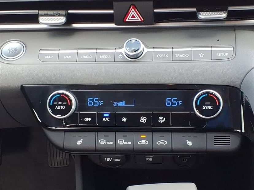 2023 Hyundai Elantra - Image 19