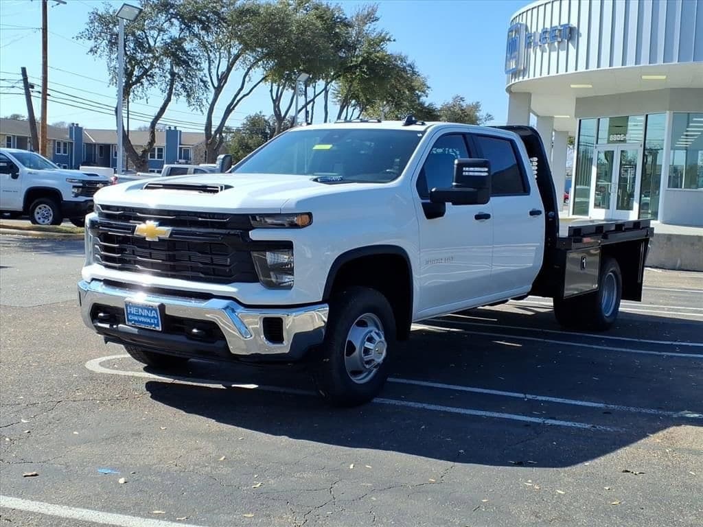2026 Chevrolet Silverado 3500 HD Chassis Cab - Image 3