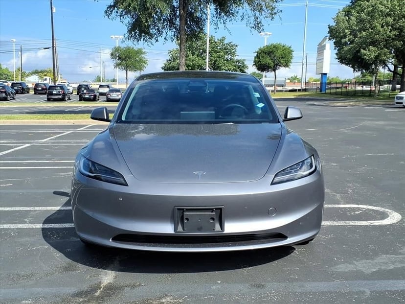 2025 Tesla Model 3 - Image 12
