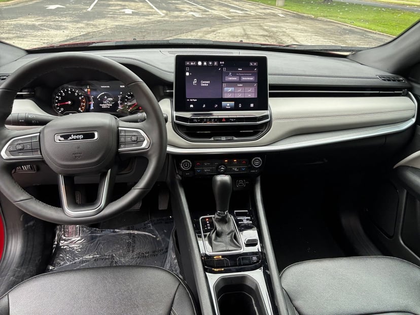 2025 Jeep Compass - Image 28